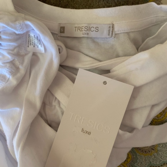 Tresics Luxe Ruched T with Side Ties - Picture 6 of 6